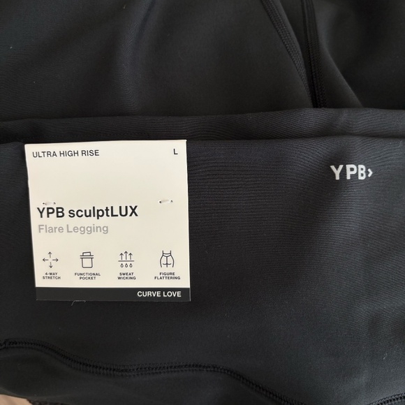 Abercrombie & Fitch YPB sculptLUX Curve Love Flare Legging - Picture 3 of 4